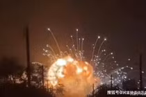 Hình ảnh kho đạn số 719 đặt tại Tikhoretsk ở phía nam tỉnh Krasnodar phát nổ sau khi bị tấn công (Ảnh: Sohu)