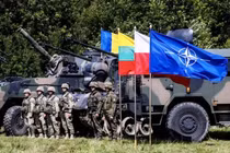 Theo Cục Tình báo đối ngoại Nga, quân đội Ba Lan và Romania có thể tham gia lực lượng "gìn giữ hòa bình" của NATO ở Ukraine. Ảnh: Guancha.