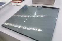 Sản phẩm kính phát điện của Tập đoàn Jiemisi CNBM. Ảnh: Sina.