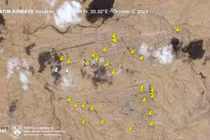 Ảnh vệ tinh Mỹ cho thấy sân bay Nevatim trúng ít nhất 33 quả tên lửa của Iran trong vụ tấn công hôm 1/10 (Ảnh: NetEasy).