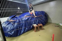 Bọc ô tô chống ngập lụt: Chuyên gia lưu ý cách làm an toàn