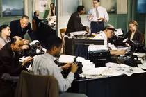 Sự phát triển nhanh chóng của AI đang gây ra nhiều thách thức đối với báo chí và truyền thông (Ảnh: The Economist)