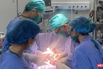 Bà cụ 83 tuổi có khối u khổng lồ đã được mổ cấp cứu thành công tại Bệnh viện Đa khoa Quảng Nam