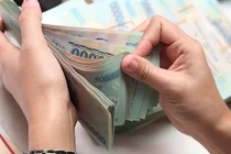 Lãi suất huy động hạ nhiệt, NHNN bơm ròng 13.000 tỉ đồng trong tuần qua