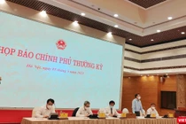 Thứ trưởng Bộ Y tế Trần Văn Thuấn phát biểu tại họp báo.