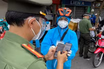 Công an siết chặt kiểm soát dịch. Ảnh minh họa: VNE.