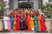 Tập thể các nhà khoa học nữ tại Viện Hóa học các hợp chất thiên nhiên. Ảnh: Viện Hàn lâm Khoa học và Công nghệ Việt Nam.