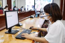 Điện thoại viên trực tổng đài 1022. Ảnh: Cổng TTĐT Hà Nội.