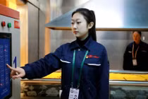 Việc các cử nhân, thạc sĩ đi làm nhân viên lò hỏa táng trở thành tâm điểm tranh luận của công chúng Trung Quốc (Ảnh: Global Times)