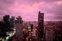 Bầu trời Thượng Hải chuyển tím khi bão mạnh nhất trong 75 năm đổ bộ (Ảnh: Weibo)