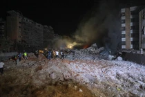 Khung cảnh đổ nát tại ngoại ô phía nam Beirut sau đòn không kích của Israel tối 27/9 (Ảnh: AFP)