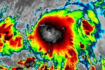 Áp thấp nhiệt đới gần Philippines đã mạnh lên thành bão Bebinca và liên tục tăng cấp dữ dội, có thể trở thành cuồng phong (Ảnh: Met Office Storms).