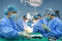 Ca phẫu thuật ghép gan cho ông H. kéo dài tới 14 tiếng đồng hồ.