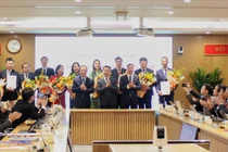 Lãnh đạo Bộ KH&CN chụp ảnh lưu niệm với các cán bộ được điều động, bổ nhiệm.