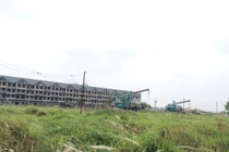 Khu đô thị có một số dãy biệt thự liền kề bỏ trống, chưa hoàn thiện, phần lớn diện tích để hoang hóa chưa đầu tư, hệ thống hạ tầng kỹ thuật chưa đầu tư.