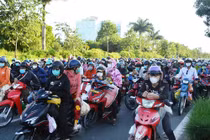 Người dân trên đường chạy dịch về quê. Ảnh: Vietnamnet