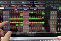 VN-Index đảo chiều đi xuống sau thông tin giảm lãi suất