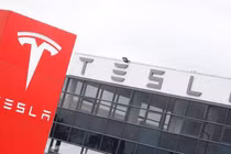 Tesla thu về gần 1 tỉ USD khi bán Bitcoin. Ảnh: Reuters