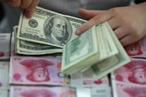 Ngày 7/1, tỷ giá đồng Nhân dân tệ so với USD rớt xuống mức thấp nhất trong 5 năm.