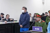 Cựu giám đốc khai lý do mang quà kẹp hàng tỷ đồng biếu cựu chủ tịch nhà xuất bản