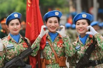 Nữ trung úy diễu binh "gây sốt" với vẻ đẹp rạng ngời: Bố là động lực để thực hiện tốt nhiệm vụ