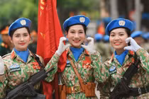 Nữ trung úy diễu binh "gây sốt" với vẻ đẹp rạng ngời: Bố là động lực để thực hiện tốt nhiệm vụ