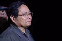 Giọt nước mắt của Thủ tướng giữa đêm lũ