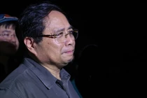 Giọt nước mắt của Thủ tướng giữa đêm lũ