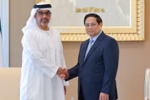 Thủ tướng Phạm Minh Chính tiếp Giám đốc Cơ quan Đầu tư Abu Dhabi (ADIA) Sheikh Hamed bin Zayed Al Nahyan. Ảnh: VGP/Nhật Bắc.