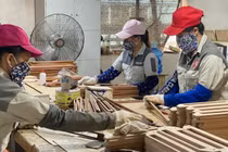 Theo VIS Rating, những ngành công nghiệp chính như đồ gỗ sẽ chịu ảnh hưởng khi Mỹ công bố thuế đối ứng 46% với Việt Nam. Ảnh: VGP/Đỗ Hương.