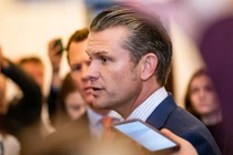 Ứng viên Bộ trưởng Quốc phòng Pete Hegseth rời cuộc họp với các Thượng nghị sĩ đảng Cộng hòa tại Điện Capitol Hoa Kỳ vào ngày 21/11/2024. Ảnh: Washington Post.