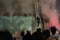 Cháy quán cà phê làm 11 người tử vong: Ánh đèn điện thoại giúp người đàn ông thoát chết