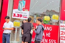 Hiện trường sập cầu Phong Châu: Nhiều người mong ngóng, tìm thân nhân gặp nạn