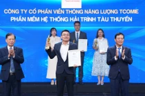 Ông Hoàng Lê Viết Thắng, Chủ tịch Hội đồng quản trị, đại diện nhận giải 