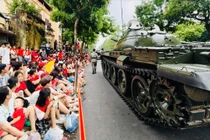 Người dân đổ về Ba Đình xem hợp luyện diễu binh, diễu hành Lễ kỷ niệm 80 năm Quốc khánh 2/9