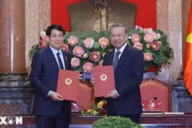 Tổng Bí thư Tô Lâm và Chủ tịch nước Lương Cường bàn giao công tác Chủ tịch nước