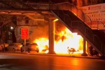 Khoảnh khắc quán cà phê bốc cháy khiến nhiều người tử vong.