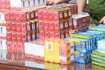 Khởi tố 14 đối tượng, thu giữ gần 10 tấn nguyên liệu và thuốc giả