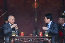 Chủ tịch nước Lương Cường cùng Quốc vương Campuchia thưởng trà ở Văn Miếu