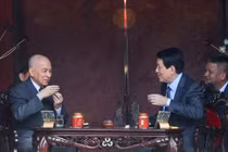 Chủ tịch nước Lương Cường cùng Quốc vương Campuchia thưởng trà ở Văn Miếu