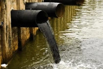 UBND TP Đà Nẵng vừa ra quyết định xử phạt vi phạm hành chính trên lĩnh vực môi trường đối với 4 doanh nghiệp trên địa bàn. Ảnh minh hoạ