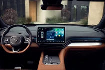 VinFast VF 9 có giá mới, khách hàng thẳng thắn: “Món hời như thế không mua thì mua xe nào”