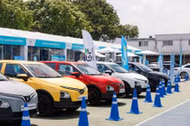 Tài xế TP.HCM đổ về “Ngày hội xanh”, cọc xe điện VinFast liên tục “nổ”