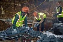 "Vượt nắng thắng mưa" đảm bảo tiến độ công trình y tế Tổng Bí thư trao tặng tỉnh Hà Giang