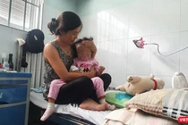 Bé Th. đã được cứu sống và tiếp tục được theo dõi tại BV Nhi đồng 1 (TP HCM) - Ảnh: N.T