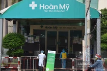 Bệnh viện Đa khoa Hoàn Mỹ Sài Gòn khử khuẩn khi phát hiện có ca nhiễm COVID-19. Ảnh: Báo Lao động