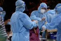 Xét nghiệm COVID-19 trong cộng đồng. Ảnh: HCDC