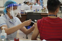 TP.HCM thần tốc tiêm 836.000 liều vắc xin phòng COVID-19. Ảnh: HCDC