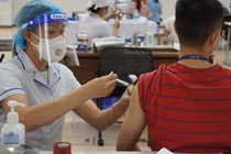 TP.HCM thần tốc tiêm 836.000 liều vắc xin phòng COVID-19. Ảnh: HCDC