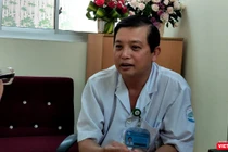 Bác sĩ Nguyễn Thanh Phong - Trưởng Khoa Nhiễm D (BV Bệnh Nhiệt đới TP HCM). Ảnh: Hòa Bình